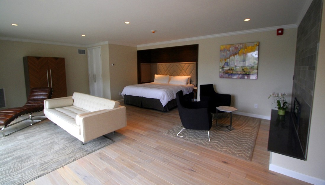 luxurious hotel room